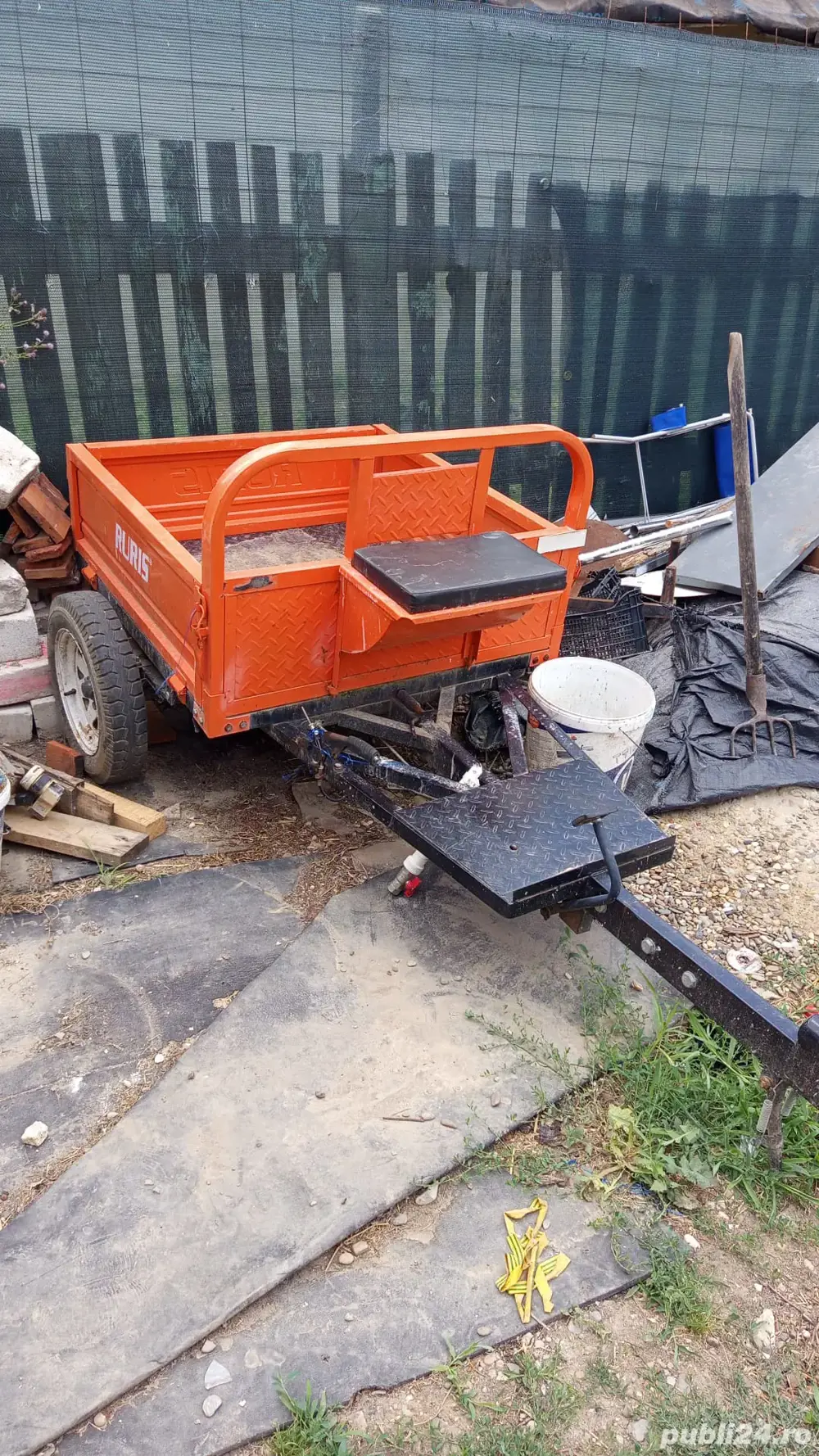 Vând remorca marca Ruris masa max 550 kg