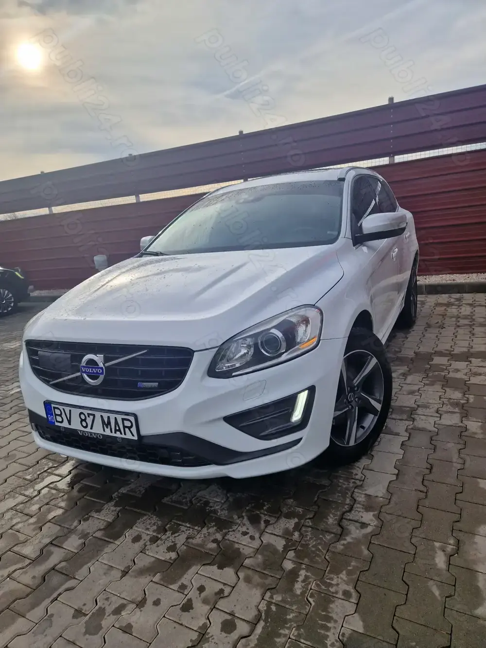 Volvo xc 60 r-design d5 215 cp