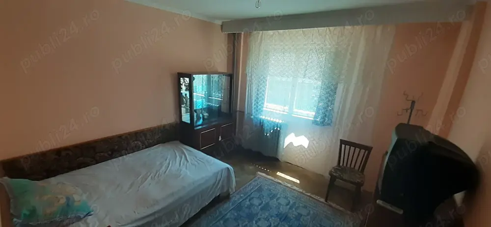 Închiriez 3 camere Nord