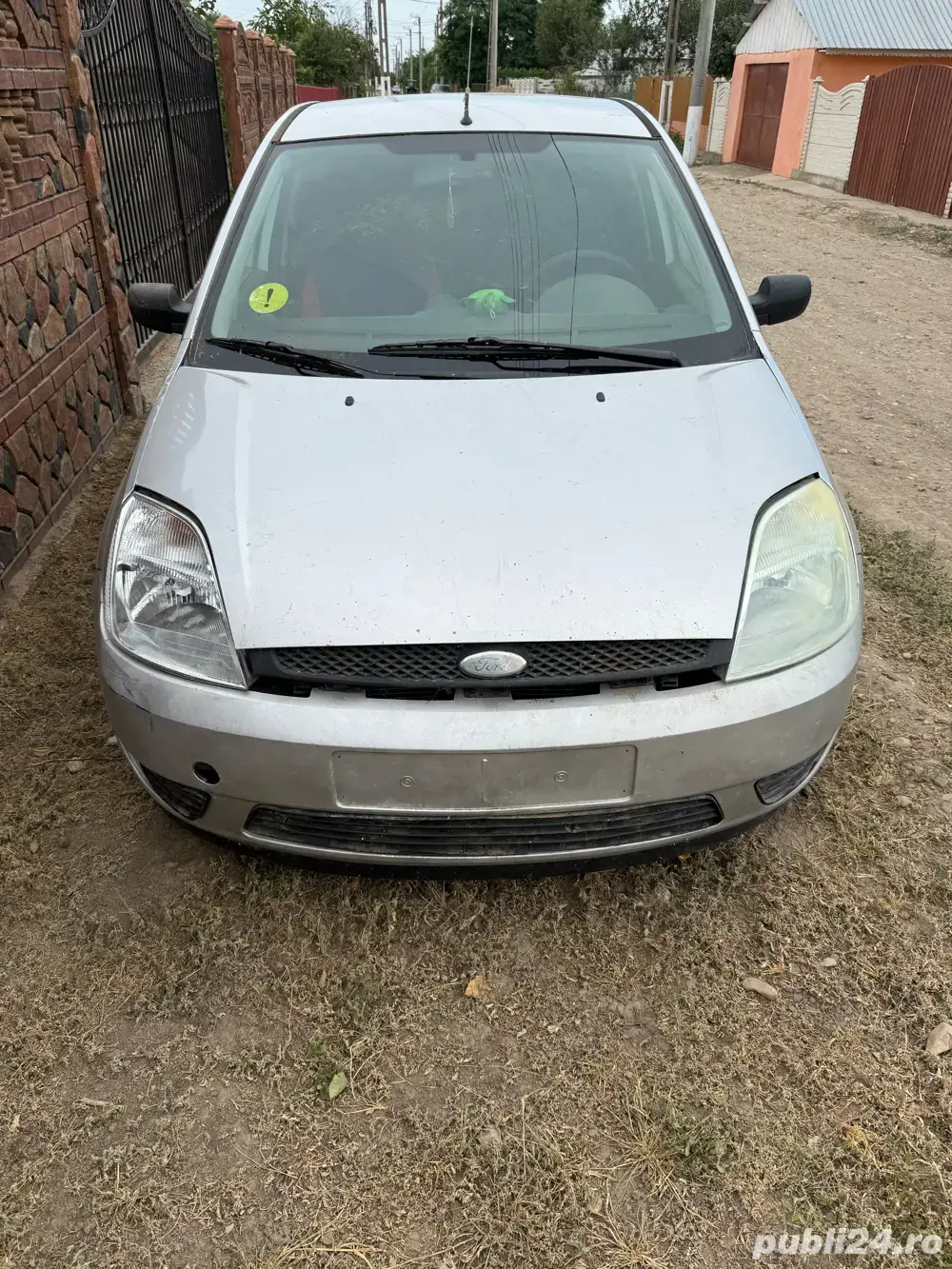 Dezmembrez ford fiesta 2005