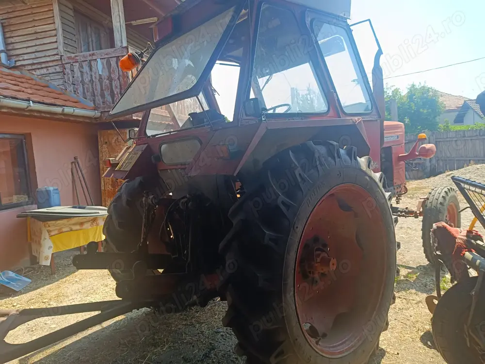 U 650 cu car fabricat dintr-o remorca de 5 tone.