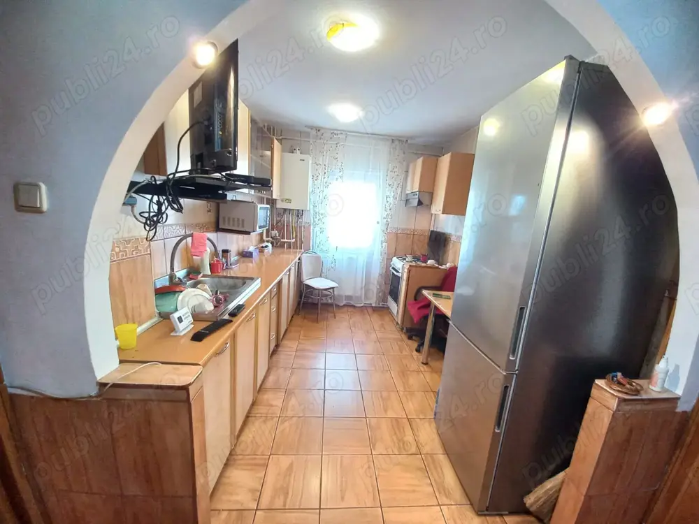 Vând apartament 3 camere Bacău zonă Orizont 