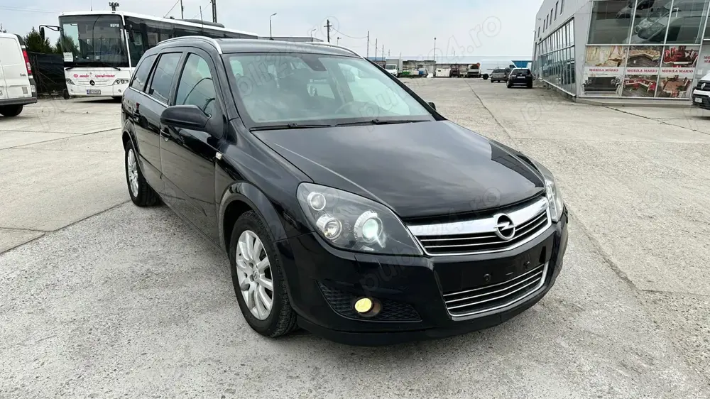 Dezmembrez opel astra H 2008