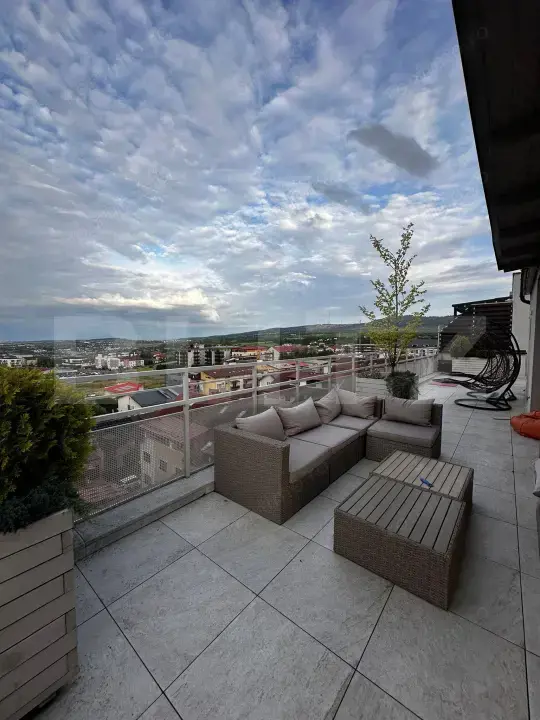 Apartament tip penthouse, 210 mp, 260 mp terasa, 2 garaje, Buna Ziua