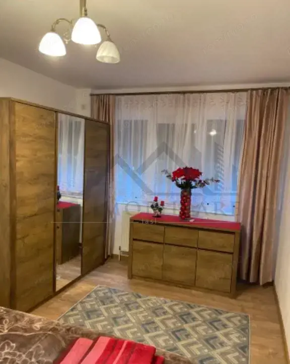 Apartament cu 2 camere, semidecomandat, Podu Ros