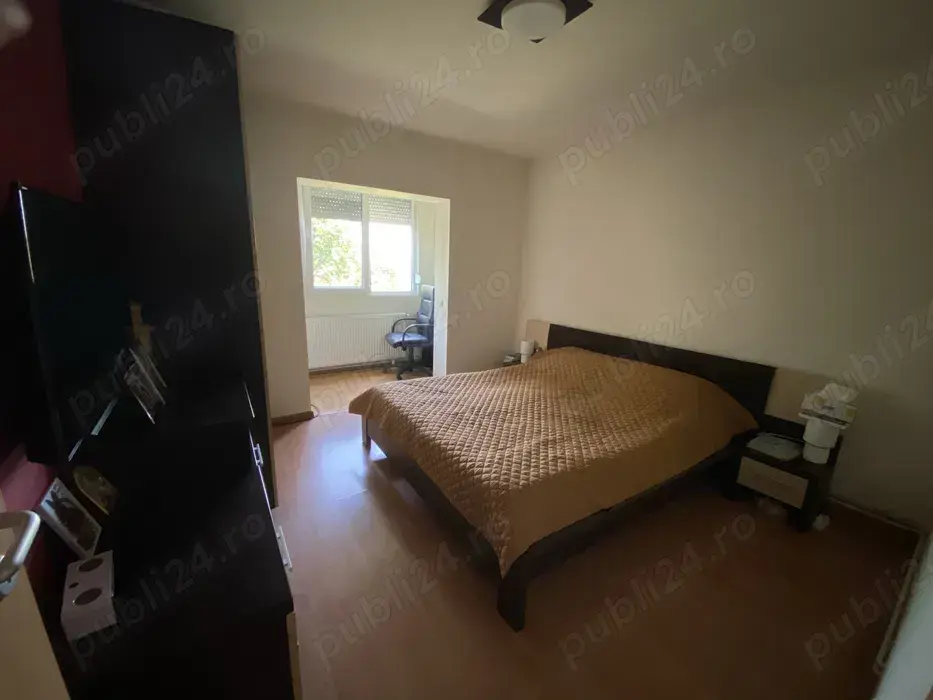 3 cam decomandat 2 bai centrala proprie 2 ap pe nivel zona Lipovei