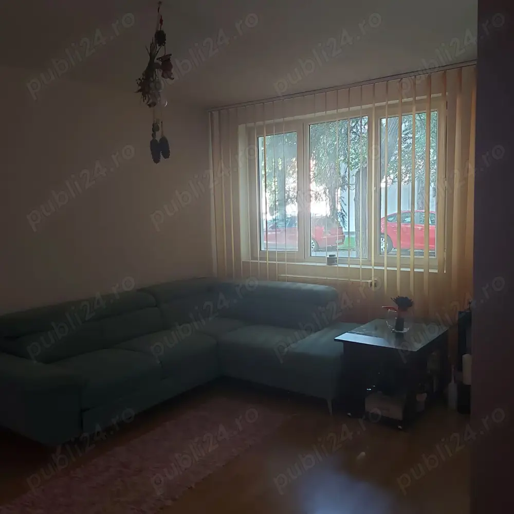 Vand apartament apartament cu trei camere in Slobozia 