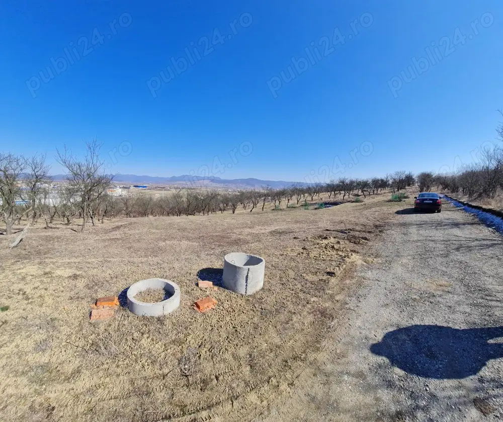 Vand teren intravilan cu panorama