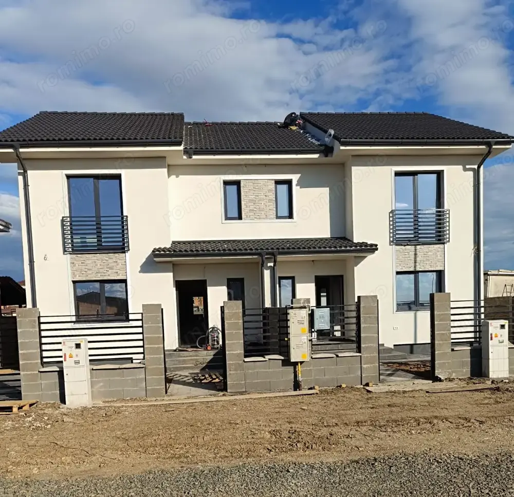 1 2 Duplex de vânzare în Moșnița Nouă   4 camere   Toate utilitățile   163.000  