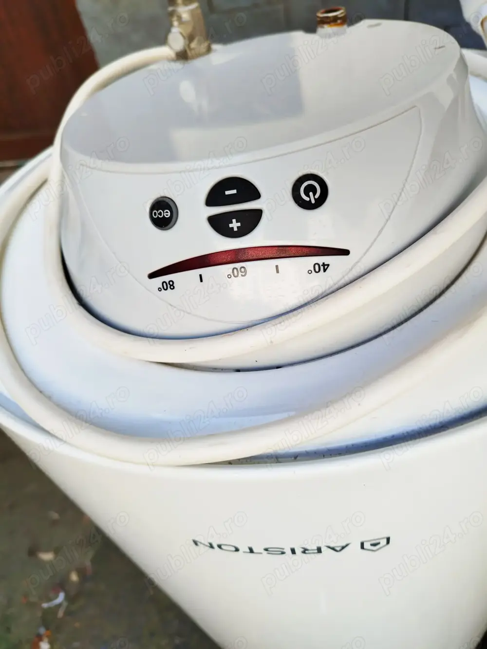 Vând boiler ARISTON de 80 litri.