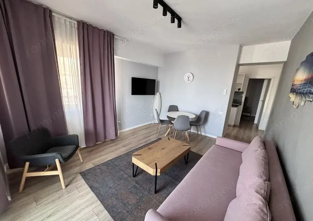 Mamaia Central apartament 2 camere decomandat, vedere la mare