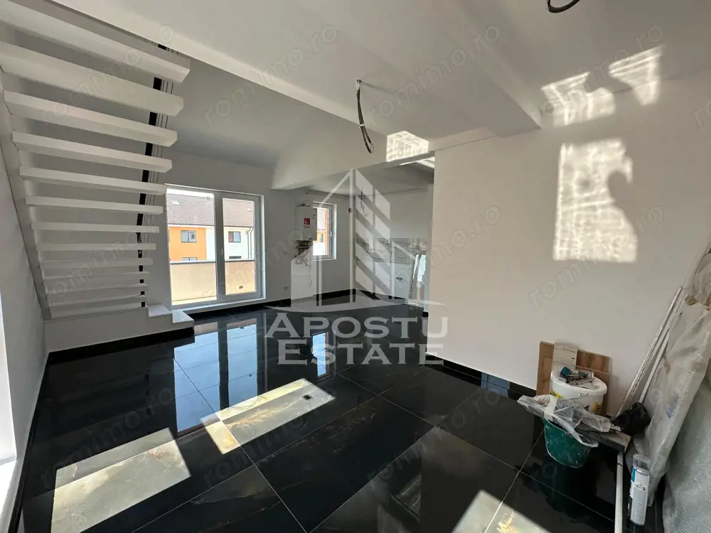 Penthouse cu scara interioara, 3 camere si 2 bai, disponibil imediat.