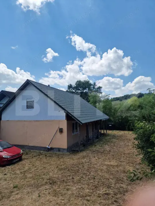 Casa cu 4 camere, 100 mp,si teren 700mp, zona Leoni 