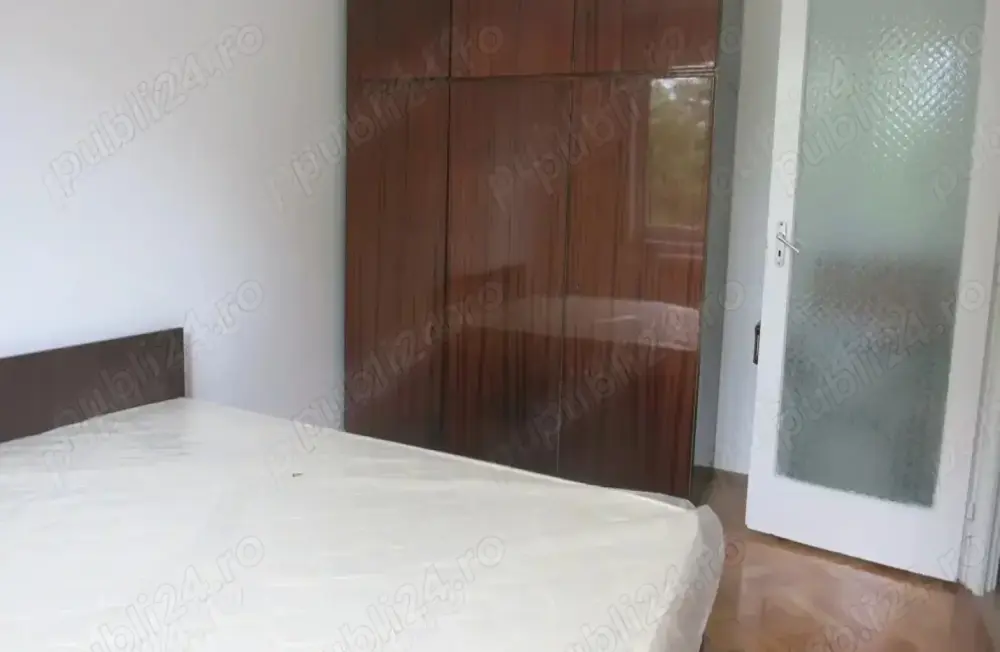 Apartament 3 camere bloc de caramida langa Piata 700 etaj 2 pozitie excelenta