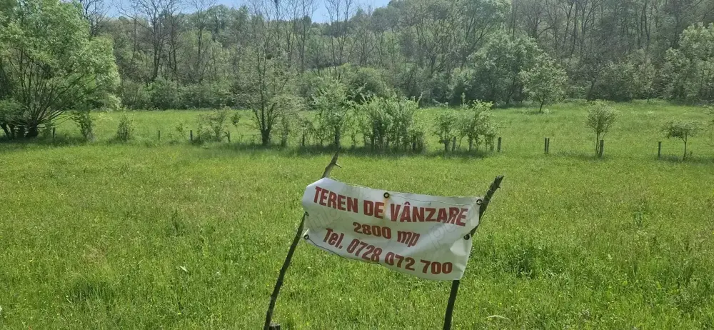 Vând teren intravilan pentru construcţie locuinţă în Brad jud. HD