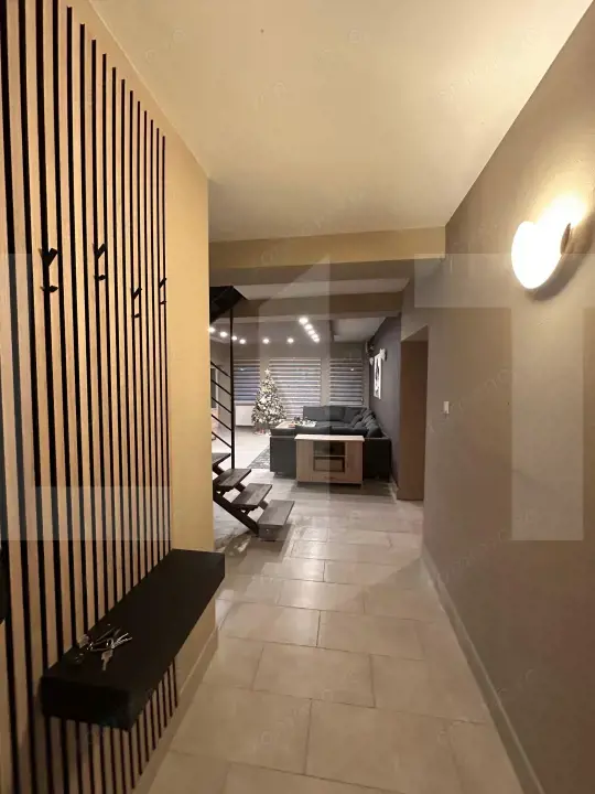 Casă spațioasă, de vanzare, cu 4 camere, 120 mp, zona Selgros