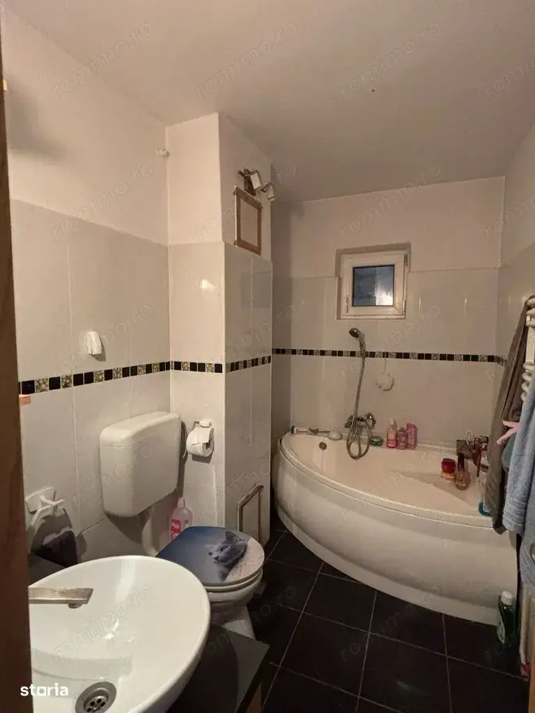 3 camere modelul mare 80 mp utili DECOMANDAT zona Saguna langa Casa de Pensii cu CENTRALA etaj 3 3 camere modelul mare 80 mp utili DECOMANDAT zona Saguna langa Casa de Pensii cu CENTRALA etaj 3