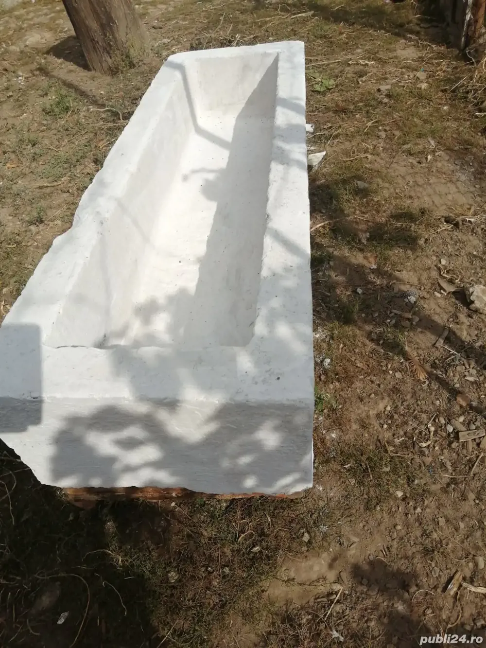 vand valau din ciment pentru animale sau flori