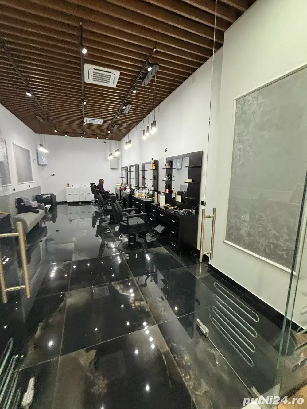 Coafeză cu experienta! Hai la Barber duck Pitesti Retail Parck! COLABORARE LA PROCENT!!!