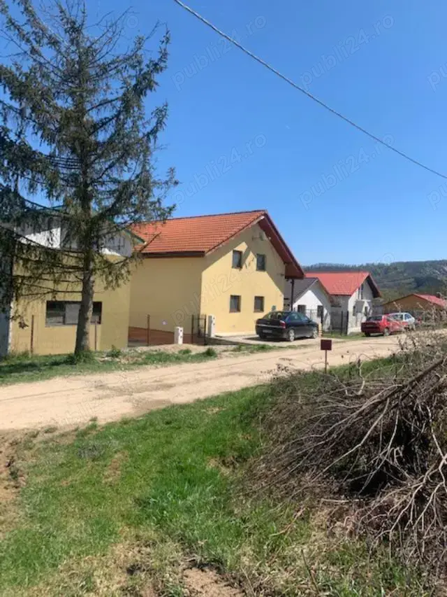 Vand loturi teren intravilan pe malul lacului Surduc