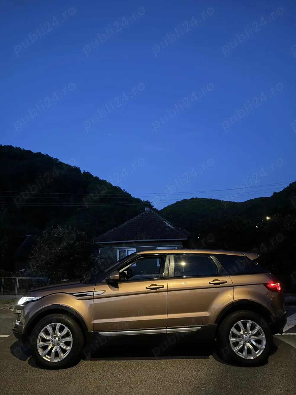 Vind Range Rover evoquie Dinamica 2.2 motorina model 2015 manual 4x4 la buton și electronic ful