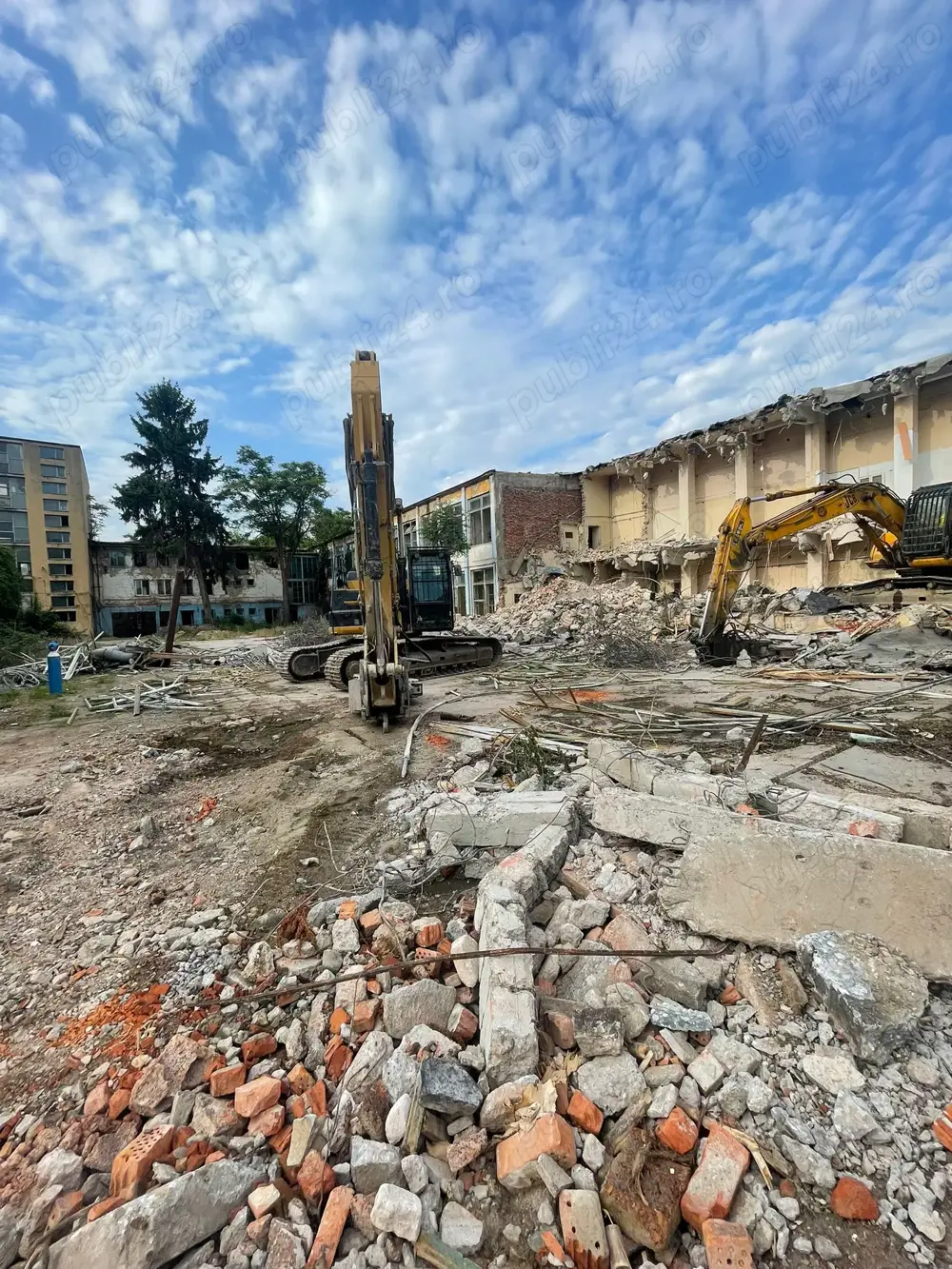 Demolari cladiri, executie terasamente, drumuri.