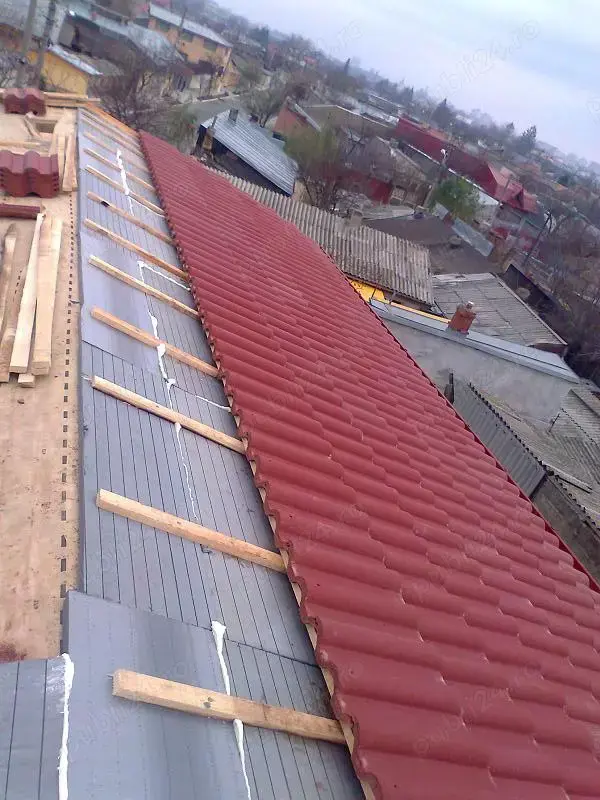 Montaj tigla ceramica  metalica - dulgherie