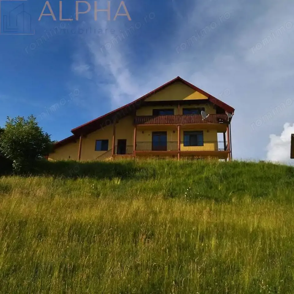 Pensiune cu Potential  #238;n Stramba + 32 ari teren