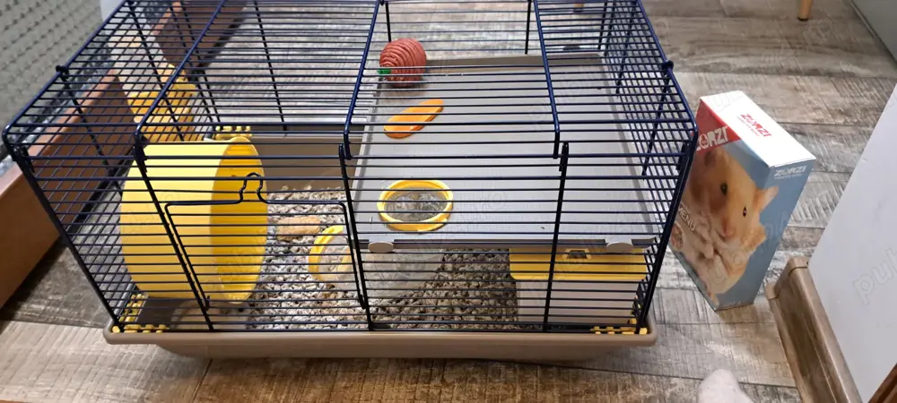 Vând cusca de hamster 