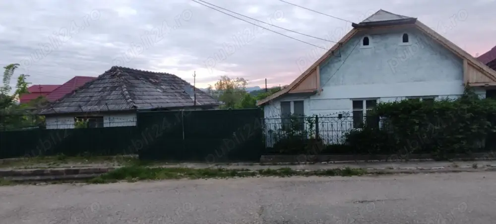 Vând teren plus doua imobile în zona centrala