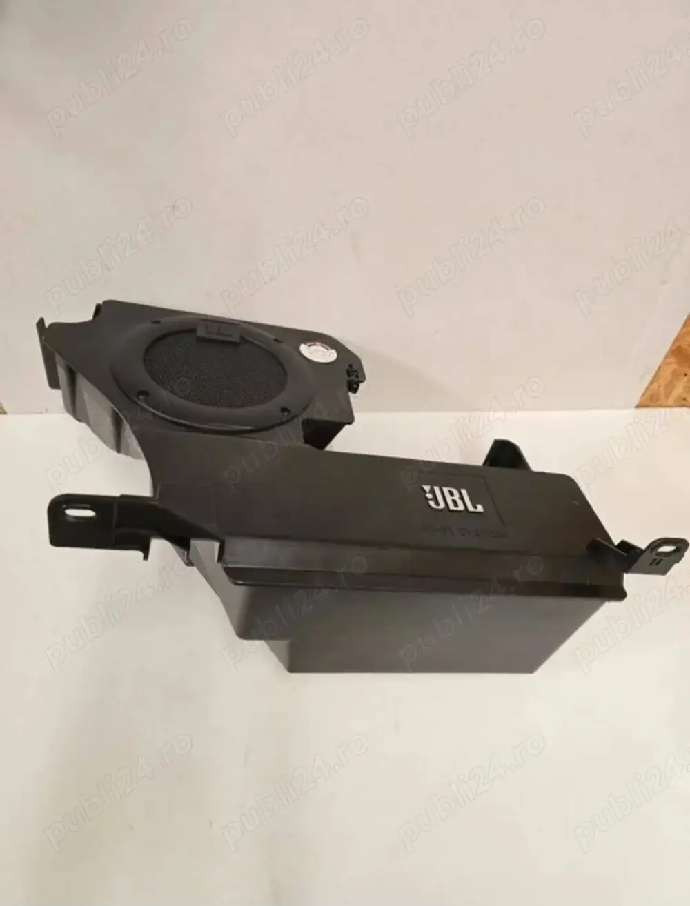 Subwoofer auto JBL + magazie cd-uri 