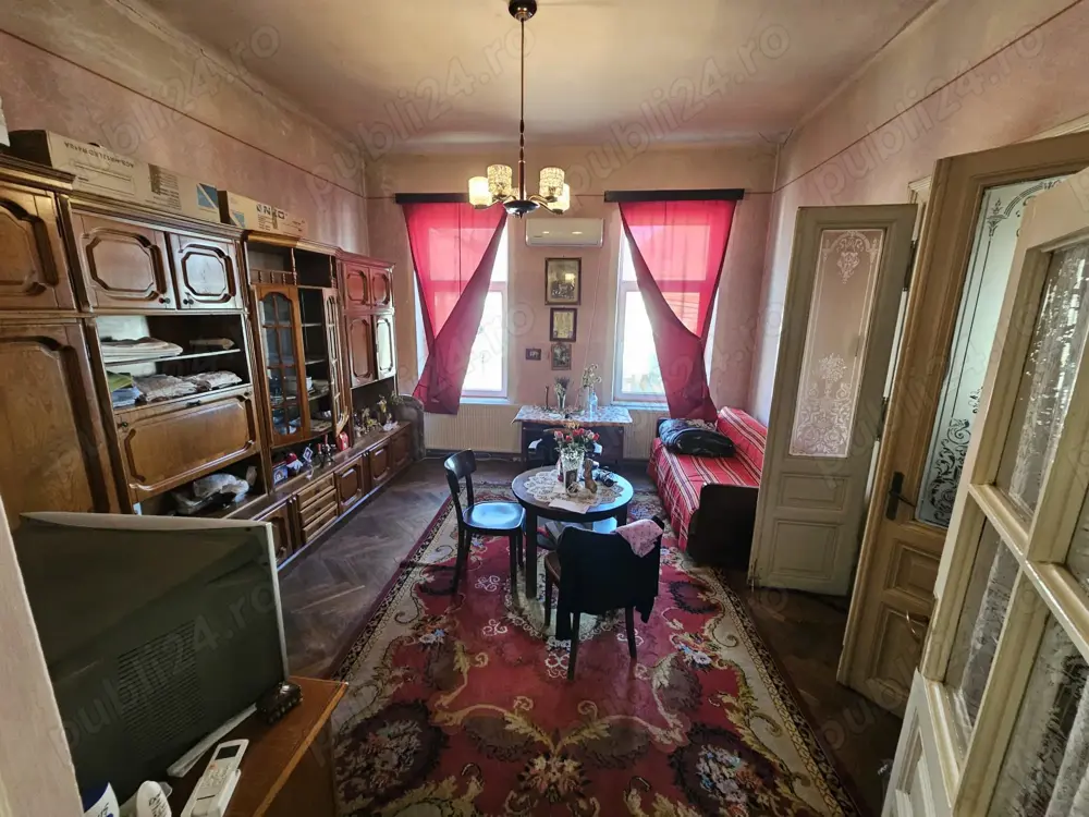 Vand APARTAMENT in casa tip vila Zona Josefin cu 4 camere decomandate