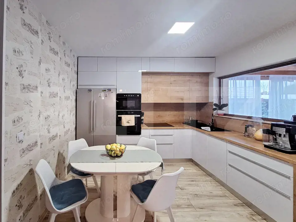 Casa la cheie, Feleacu, 900 mp, cu priveliste spre padure, 3 garaje