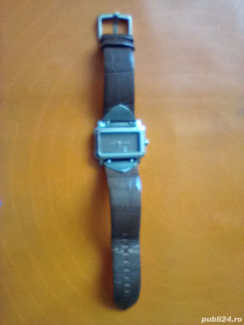 Ceas de damă Louis Vuitton, nefunctional 