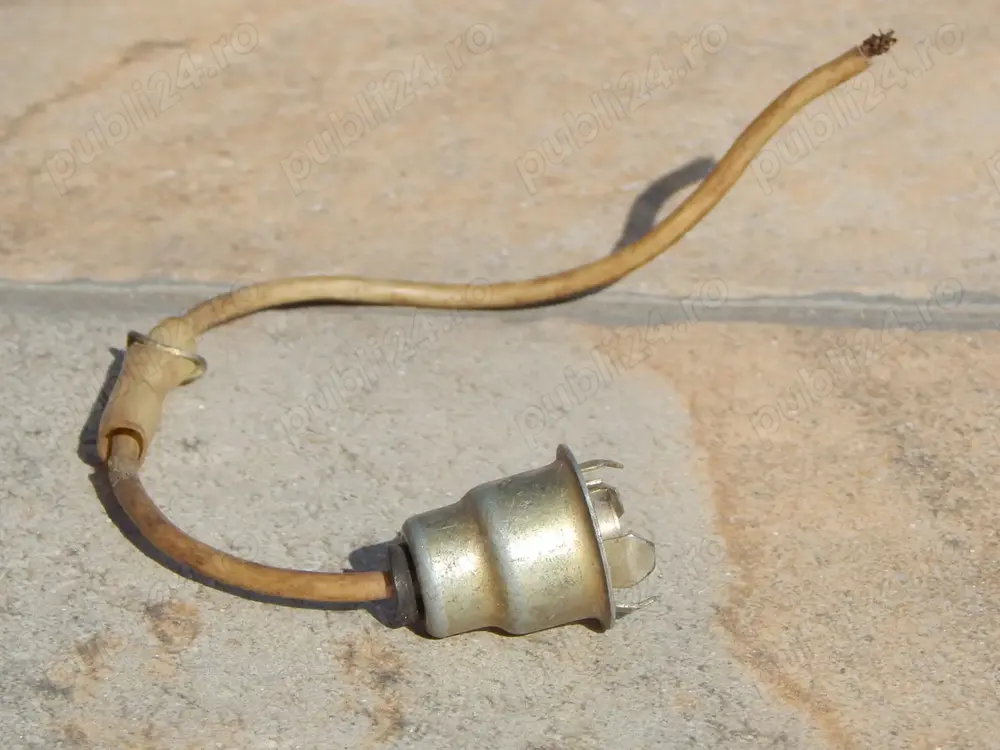 Soclu fasung pentru bec mic auto 8-12 V
