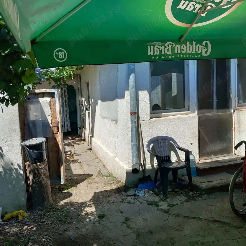 Casa bătrânesc de vanzare+teren