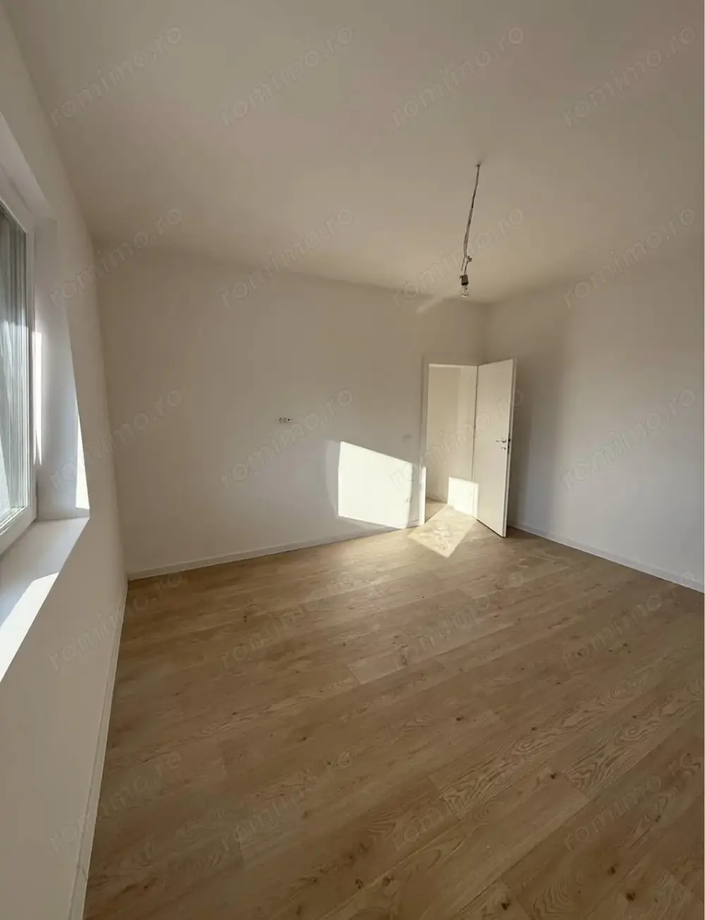 Apartament 3 camere decomandat  46 mp  curte proprie 2 locuri de parcare  Zona Calea Urseni