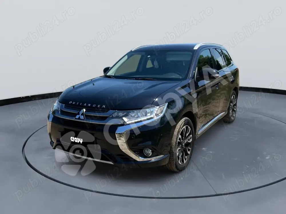 Mitsubishi Outlander PHEV 4x4 sau variante dubiță 8+1 locuri și diferență