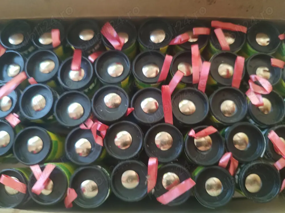 Benzi cu lipici contra muștelor.