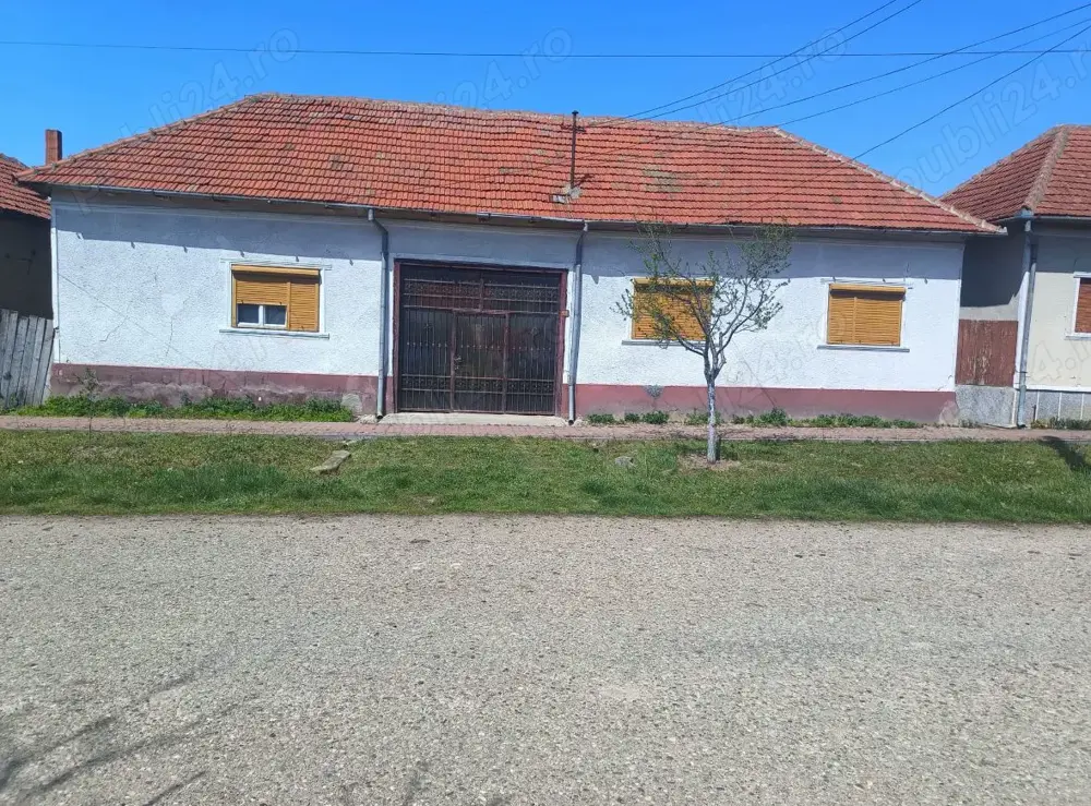 Vând casă Vând casă