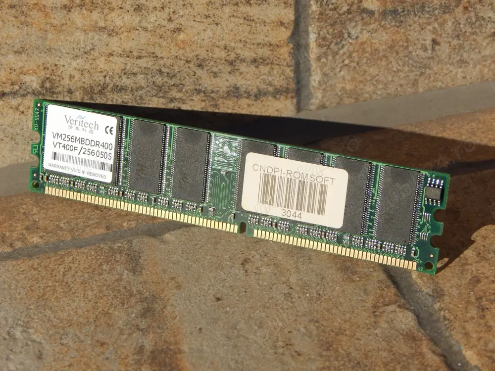 Placa memorie RAM Veritech VM 256 MB DDR 400 model VT 400F