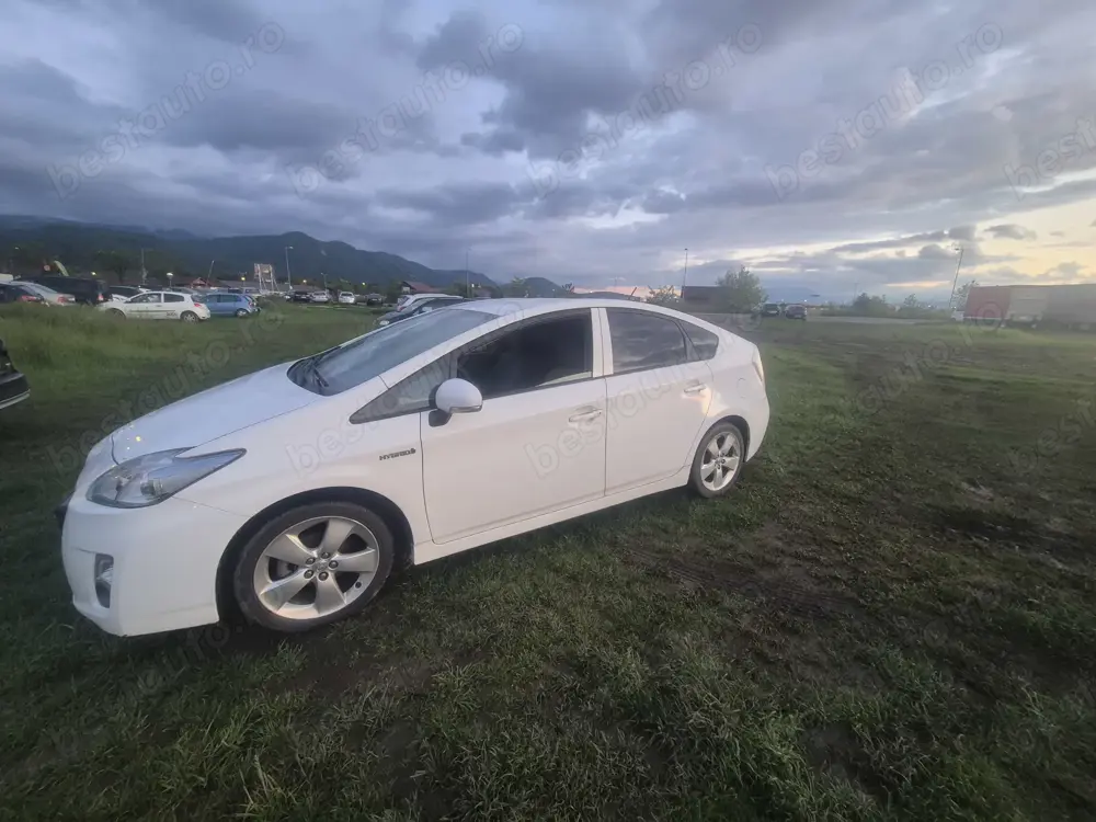 Vând Toyota Prius