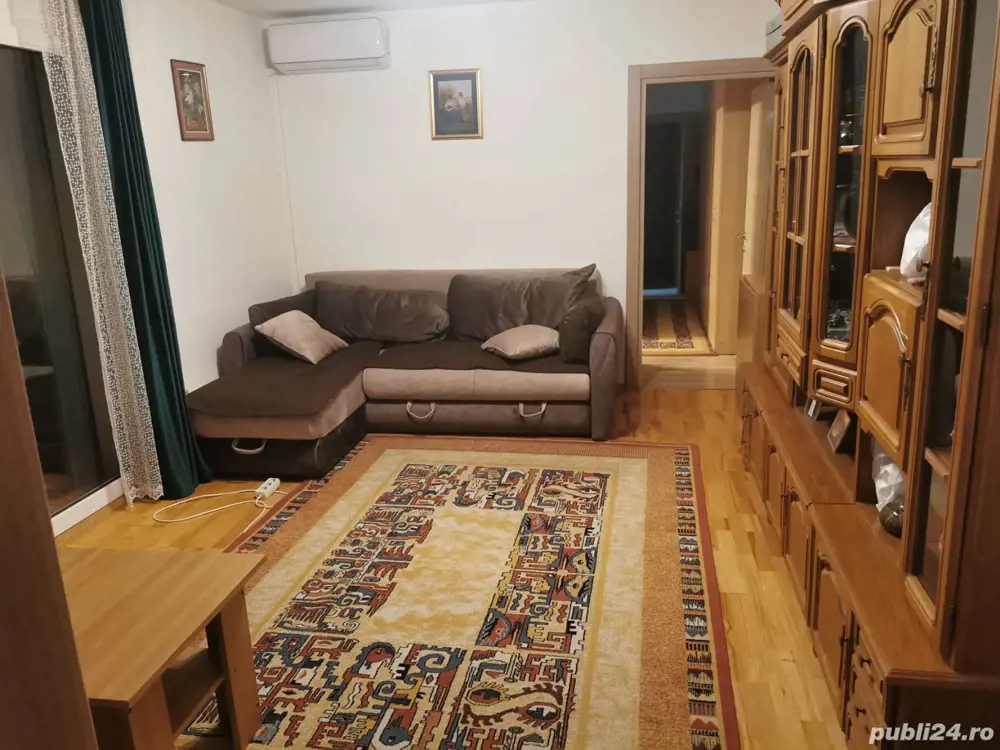 Proprietar vand apartament cu 4 camere , strada Covasna , sector 4 , cu centrala termica 