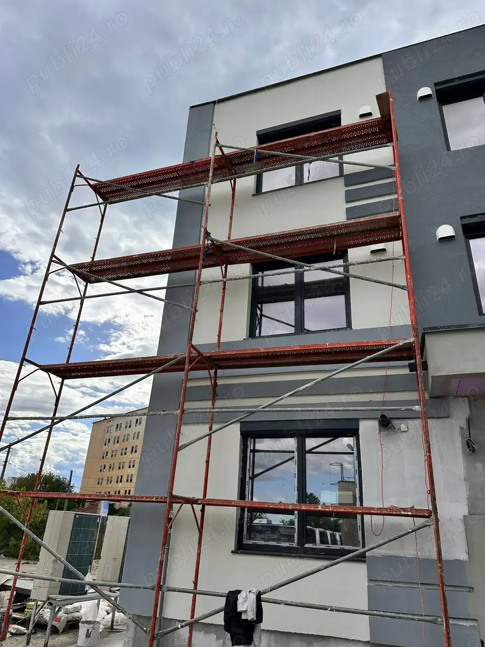 Schela, popi metalici 