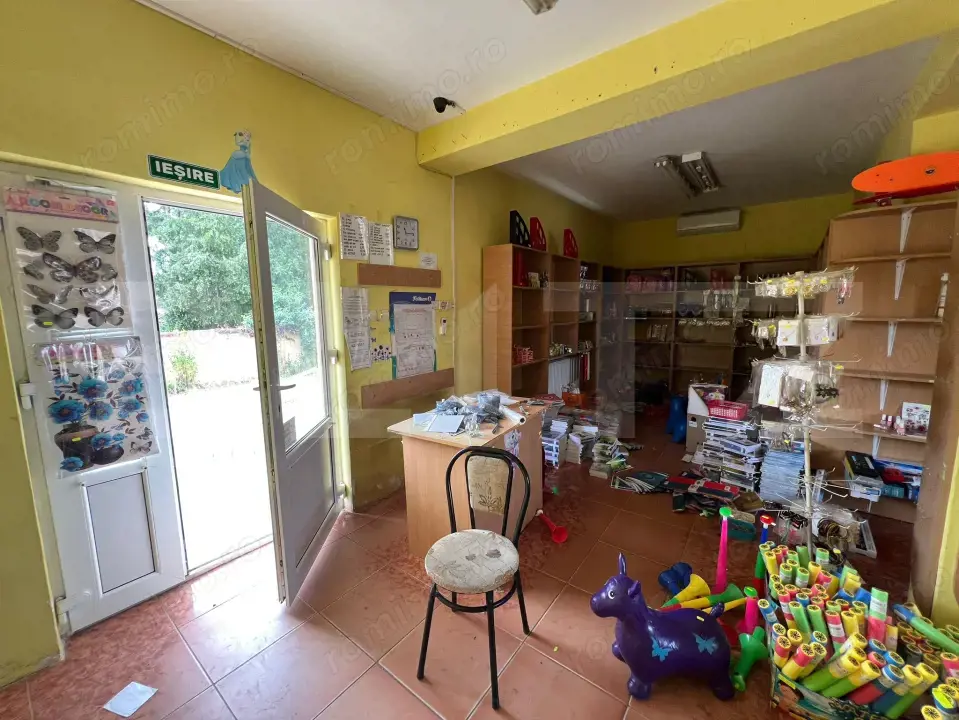 Casa de vanzare, cu 2 camere, zona cu vad comercial. 