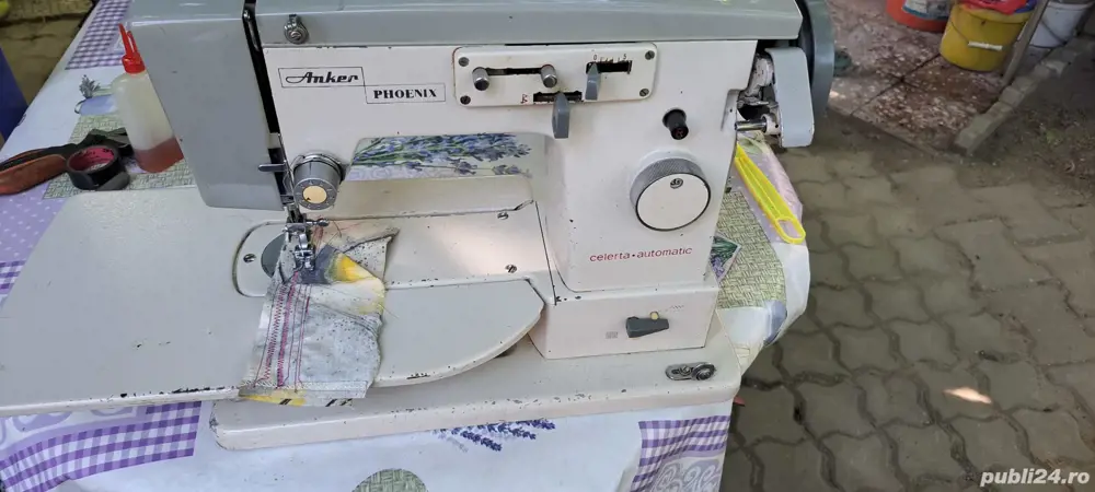 Vînd mașina de cusut 