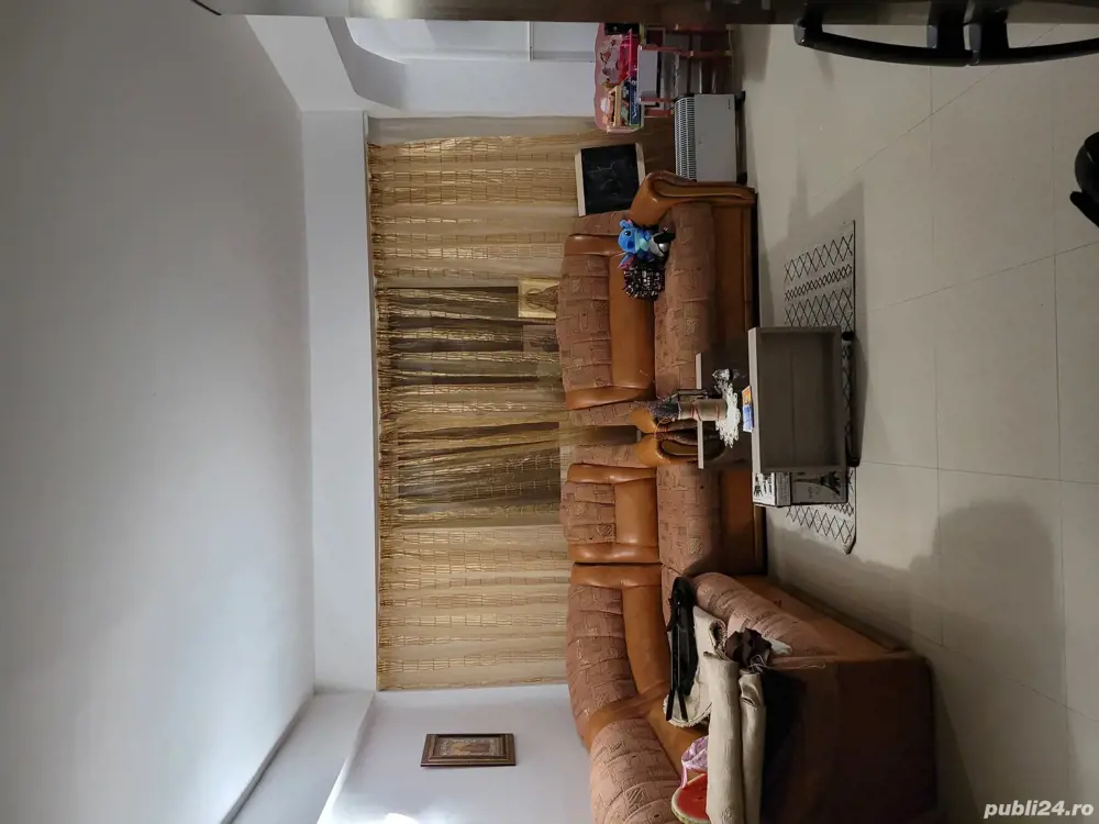 Apartament de vânzare cu trei camere decomandate cu bai proprii, confort I 