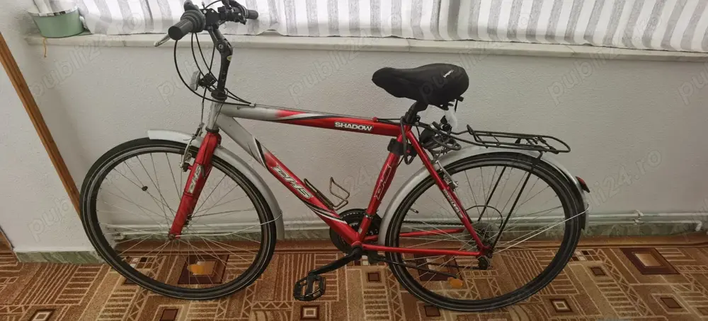 Vand doua biciclete ,una de dama si una barbateasca,