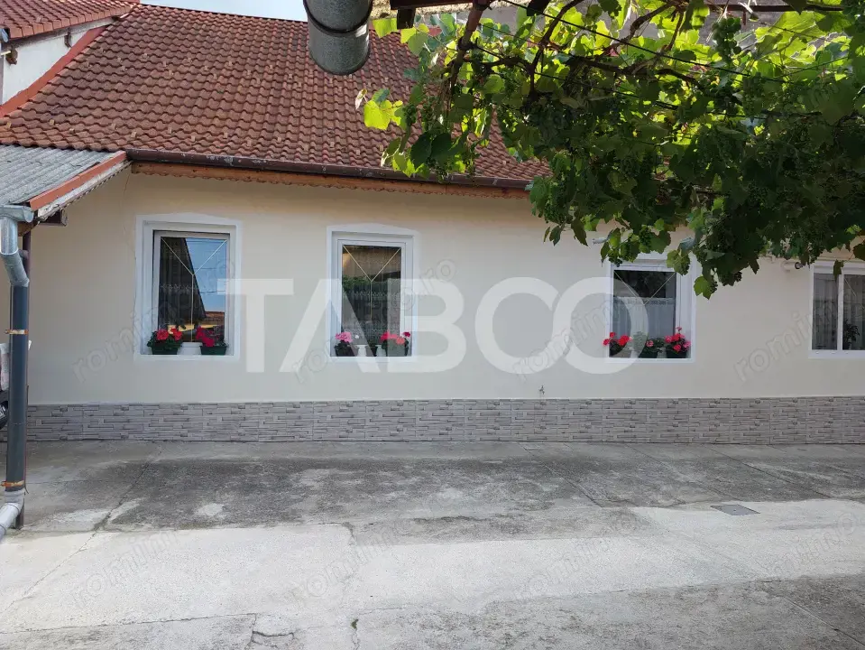 Casa 109 mp 4 camere pivnita terasa loc parcare curte comuna Cisnadie