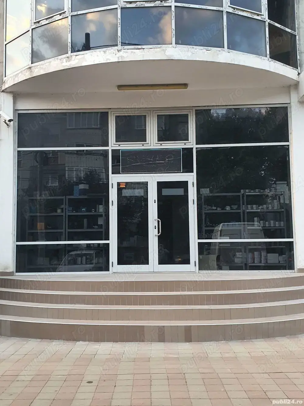 Dau in chirie spatiu comercial 145mp. Baia Mare, vad comercial excelent, Bulevard, cu parcare.